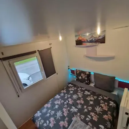 Mobilhome A 2 Pas Remontes