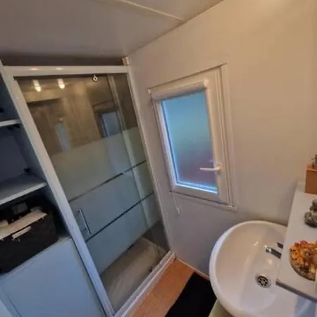 Mobilhome A 2 Pas Remontes *
